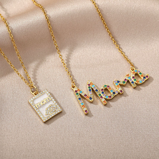 Collier pendentif carré Mom