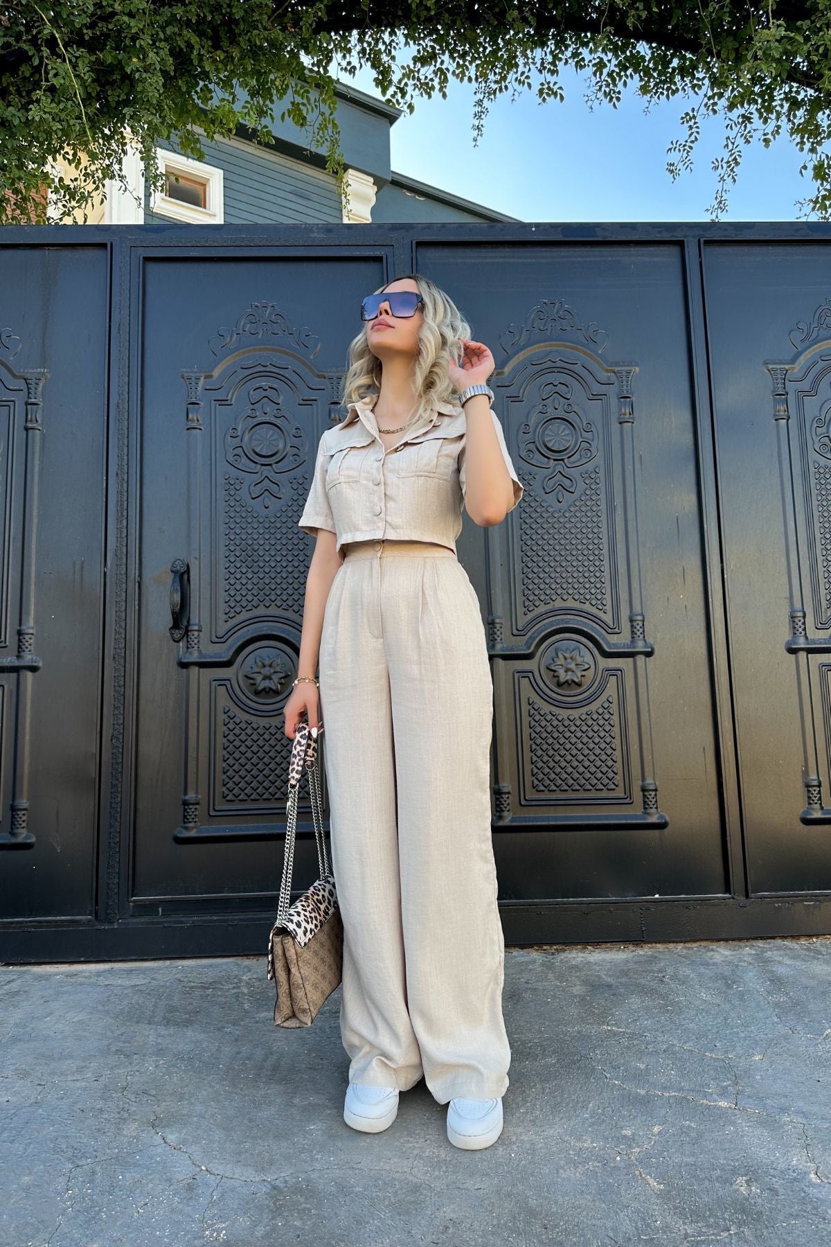 Traje de dos piezas elegante y moderno para mujer