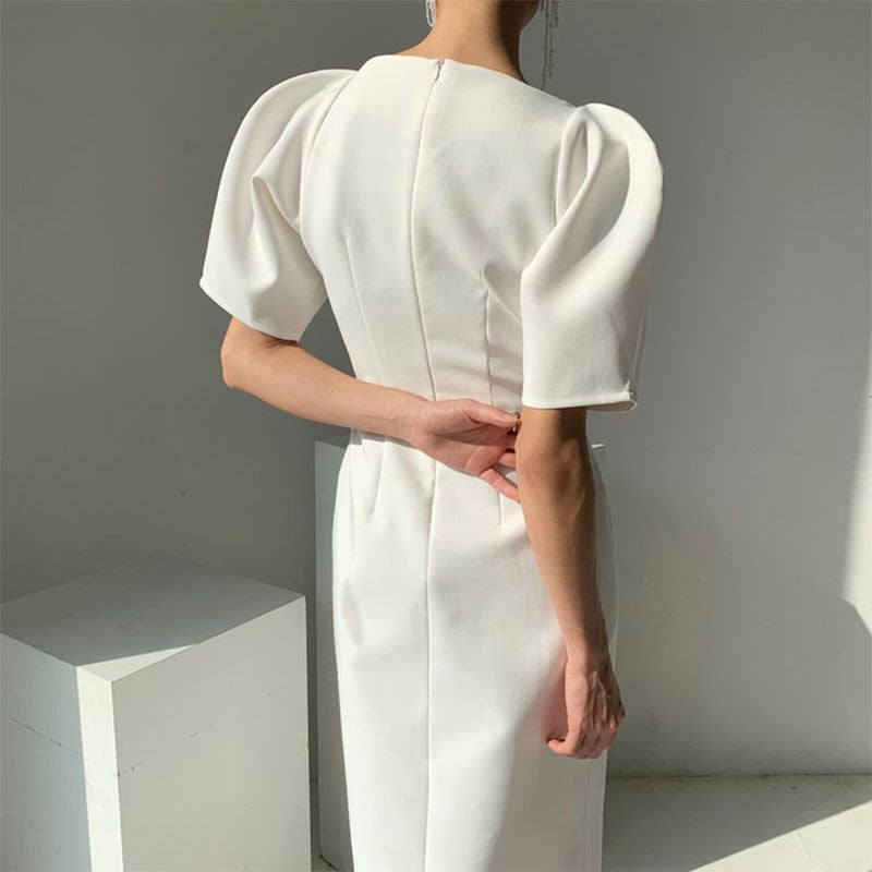 Robe longue style court à col en V et taille plissée