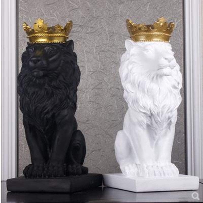 Ornement de lion couronné