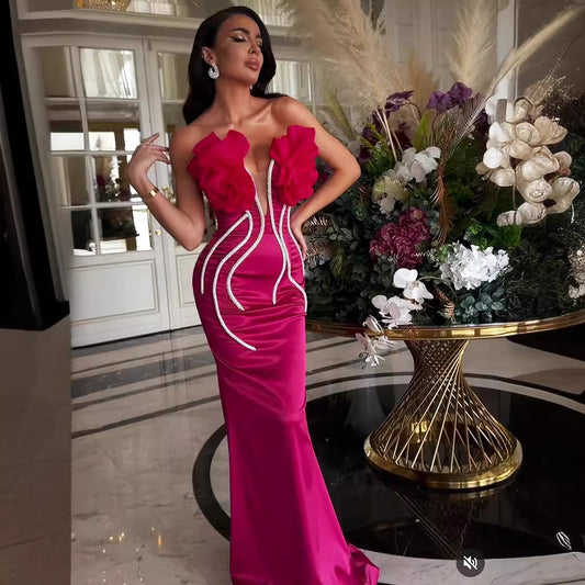 Vestido de fiesta dulce de moda con tiras de diamantes de imitación y flores decorativas en forma de tubo y rosa roja