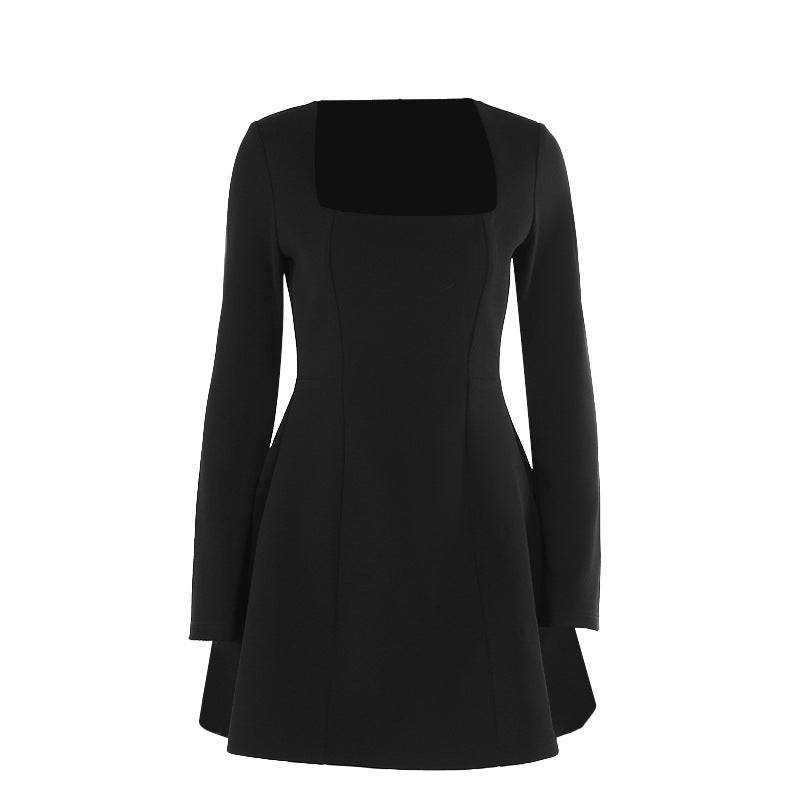 Robe à manches longues et col carré pour femme