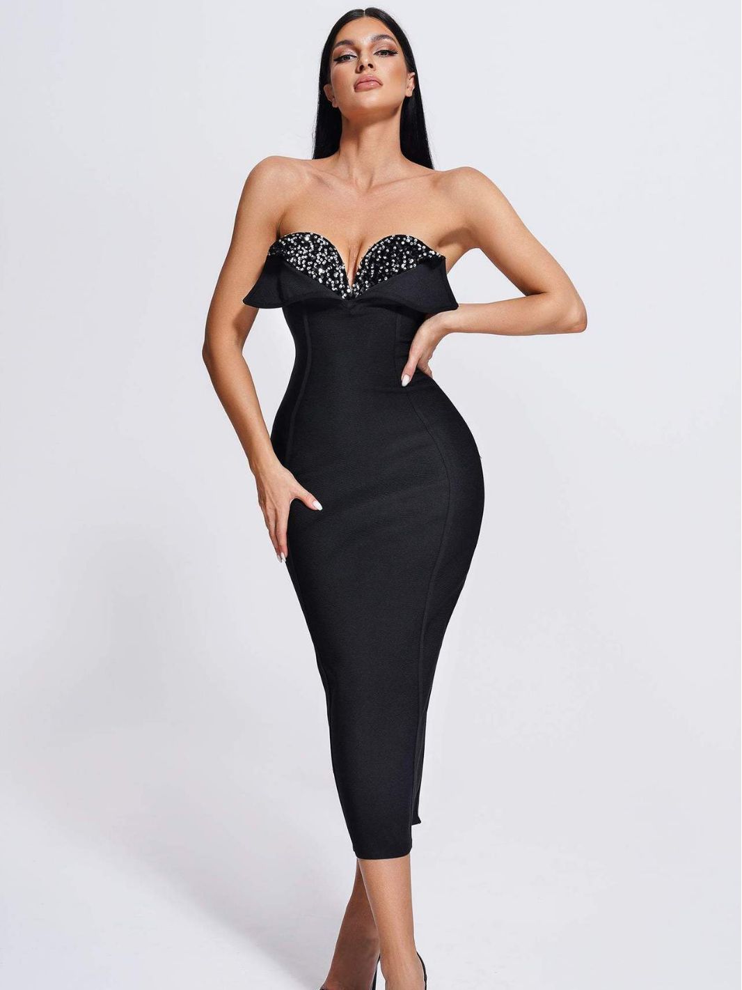 Robe une pièce noire à bretelles et paillettes pour femme