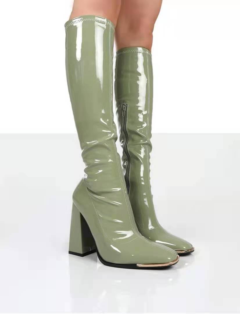 Botas de media caña con cremallera lateral, punta cuadrada, tacón grueso y piel brillante en talla grande