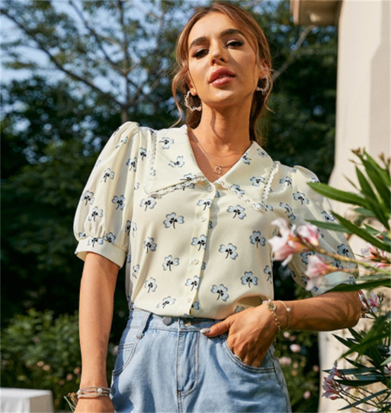 Blusa blanca de gasa con estampado suelto y solapa