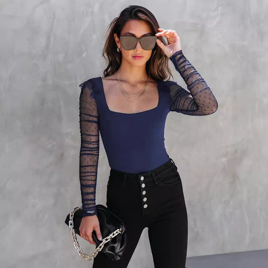 Top ajustado de encaje con cuello cuadrado y parches en color liso