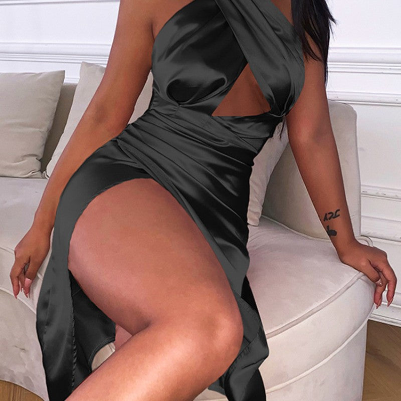 Robe fendue dos nu croisée en satin