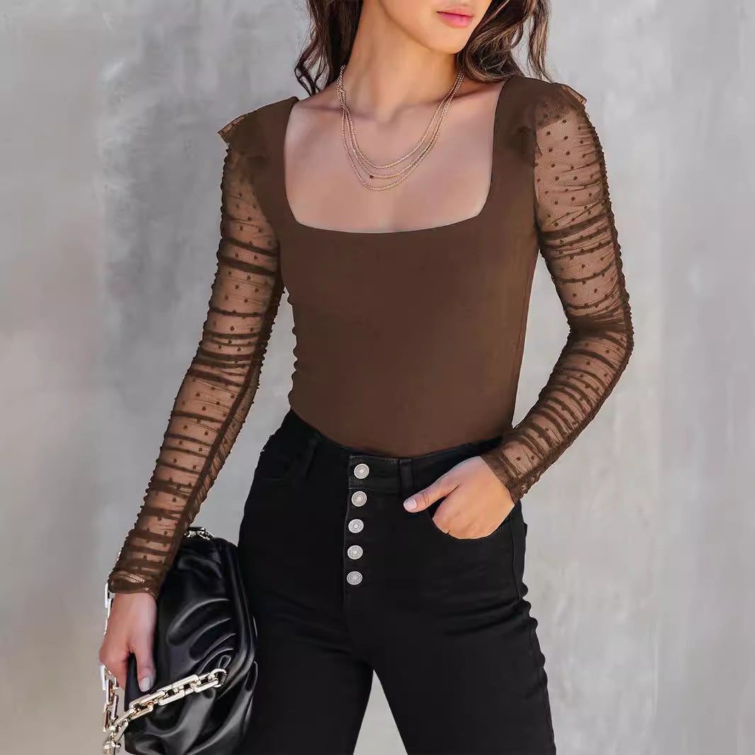 Top ajustado de encaje con cuello cuadrado y parches en color liso