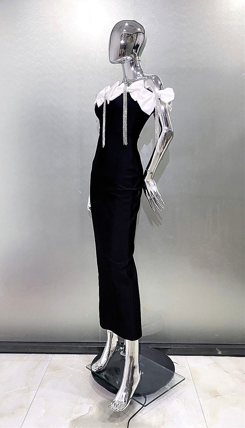 Robe tube blanche à strass et pompons