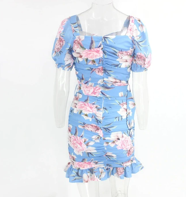 Mini-robe fleurie à manches bouffantes
