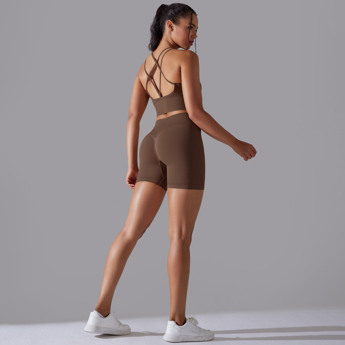 Traje de yoga ajustado deportivo de alta elasticidad con espalda de belleza de color sólido de punto sin costuras