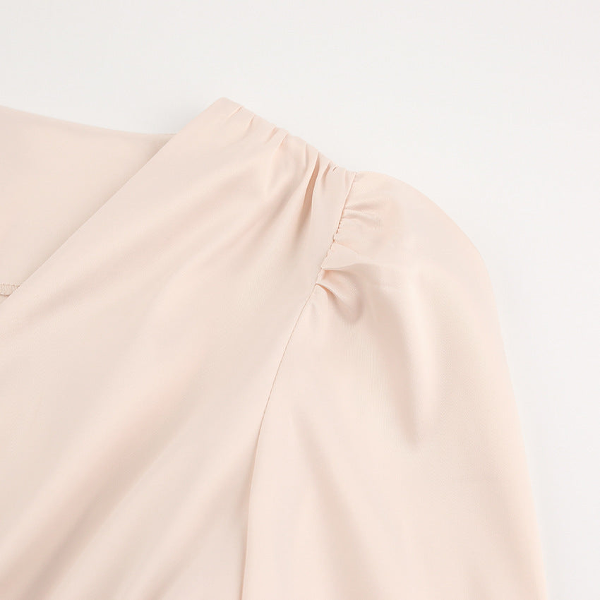 Robe moulante à manches lanternes et taille fine