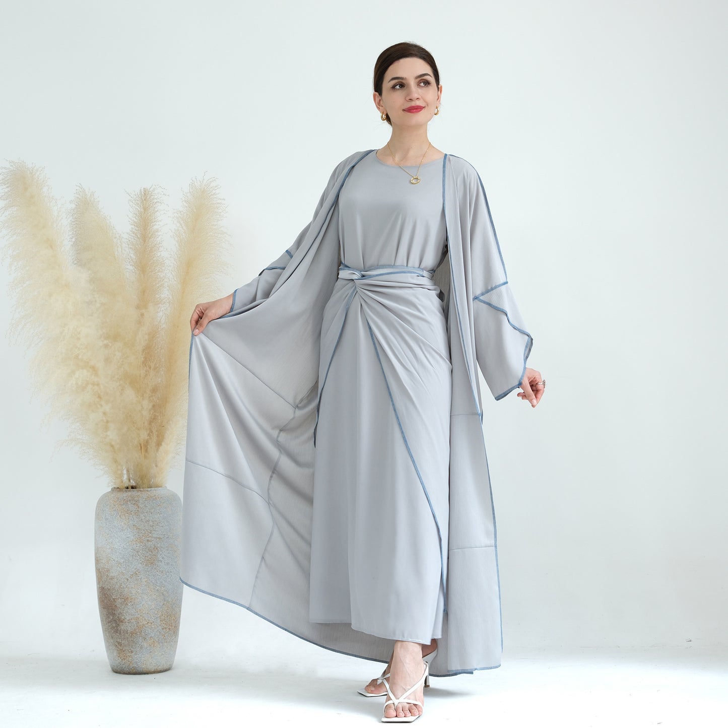 Ensemble trois pièces avec jupe châle de couleur unie