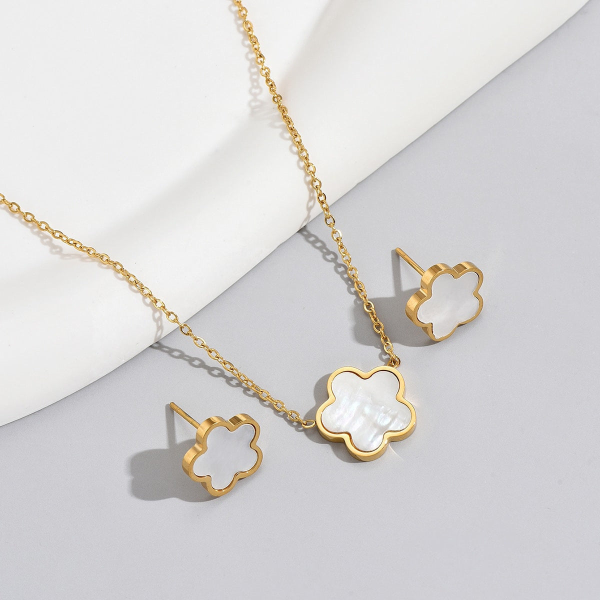 Fashion Personalized Flower Suit Necklace Ear Stud