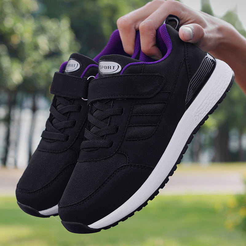 Zapatillas De Deporte De Mediana Edad Y Ancianos Pareja Casual De Fondo Suave