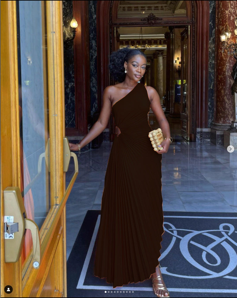 Robe plissée à découpes et coupe ajustée à une épaule