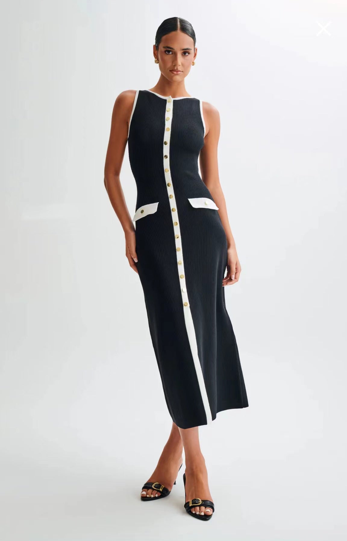 Robe élégante en laine noire pour femme