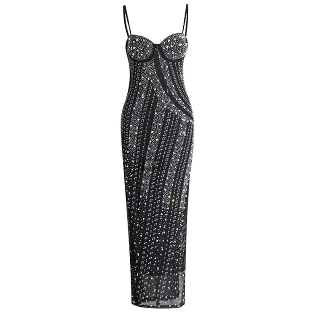 Robe à bretelles fendues en strass et filet