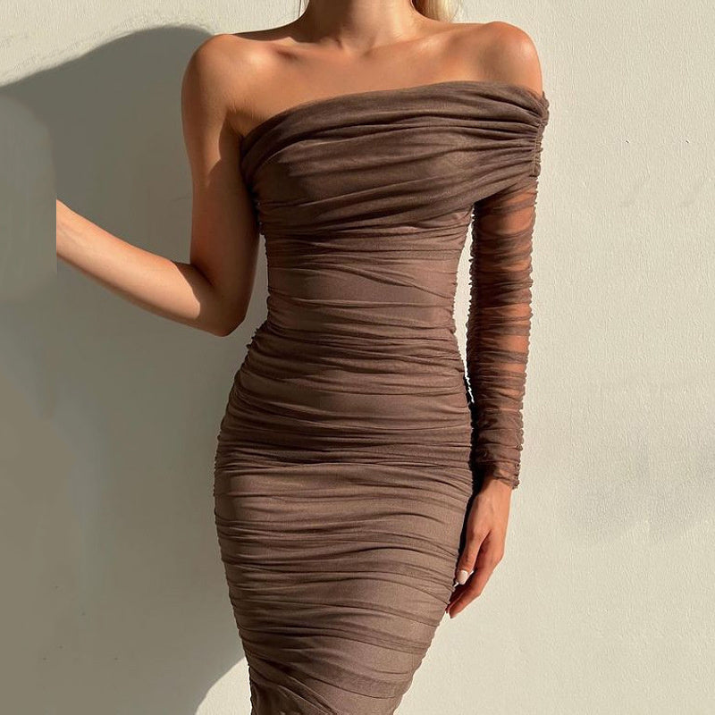 Robe dos nu sexy à décolleté diagonal