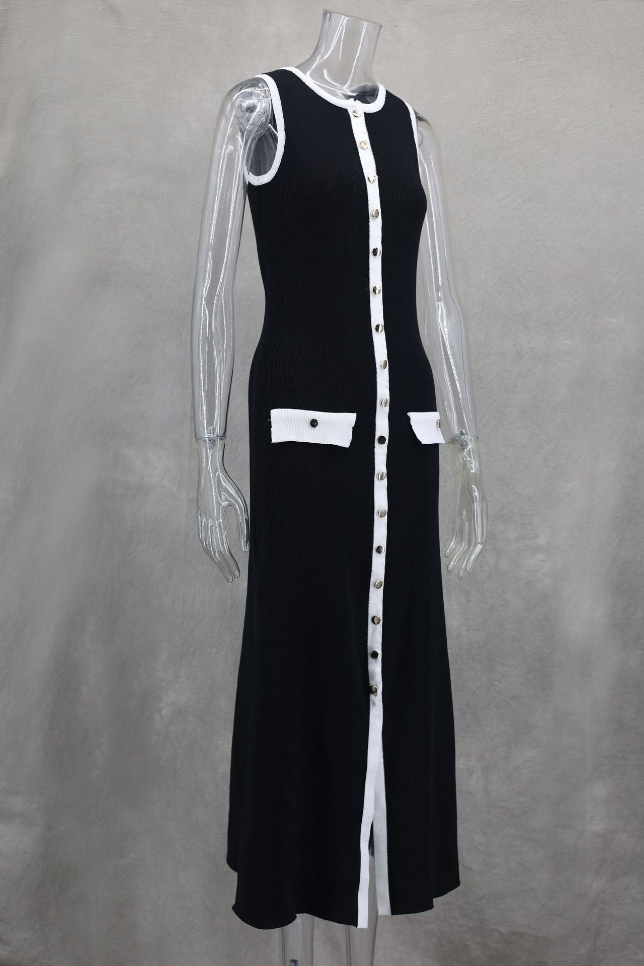 Robe élégante en laine noire pour femme