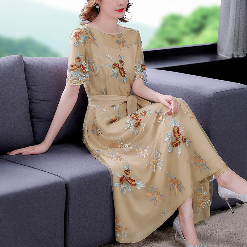 Robe mi-longue fleurie en filet pour femme