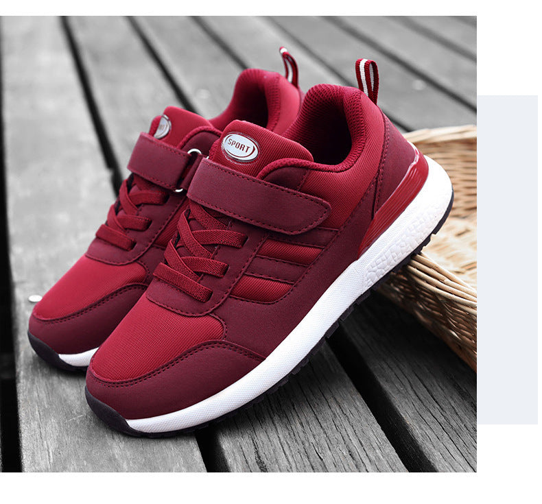 Zapatillas De Deporte De Mediana Edad Y Ancianos Pareja Casual De Fondo Suave