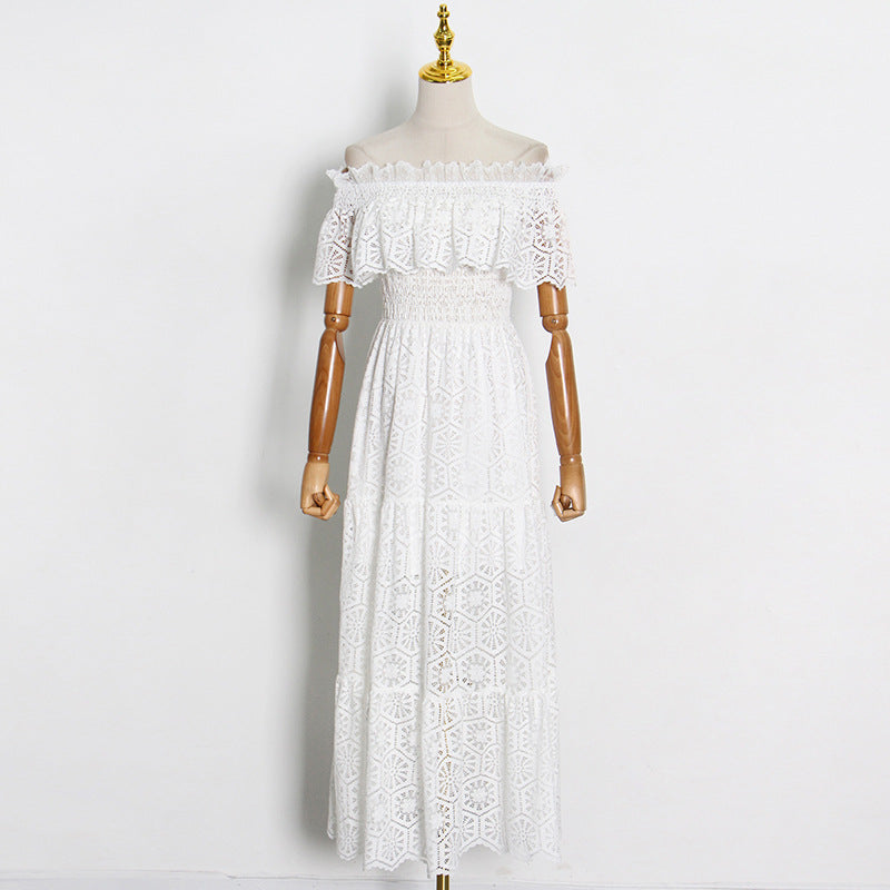 Vestido con vuelo y un solo hombro con ribete de volantes