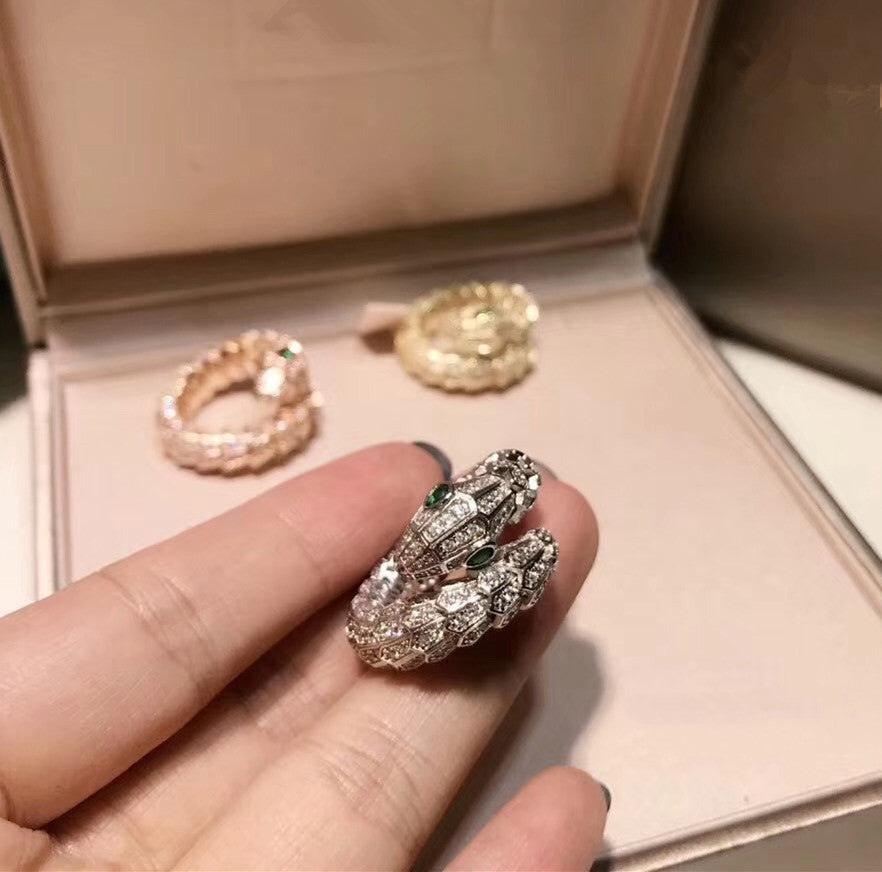 Conjunto de anillo y pulsera de serpiente con diamantes y microconjunto chapado en oro de latón