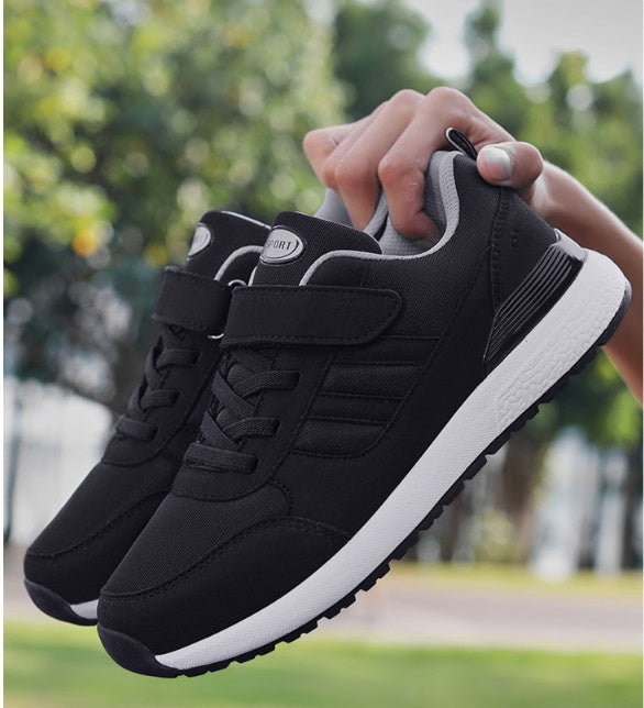 Zapatillas De Deporte De Mediana Edad Y Ancianos Pareja Casual De Fondo Suave