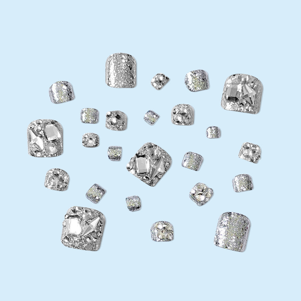 Ongles d'orteils en argent et diamants