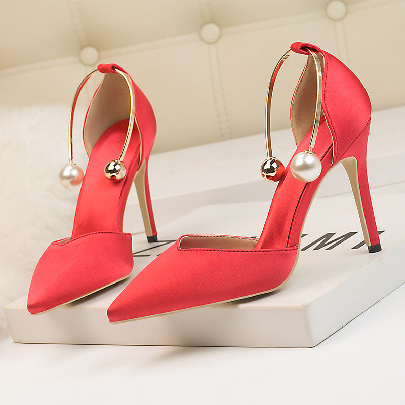 Tacones altos puntiagudos huecos de raso para mujer