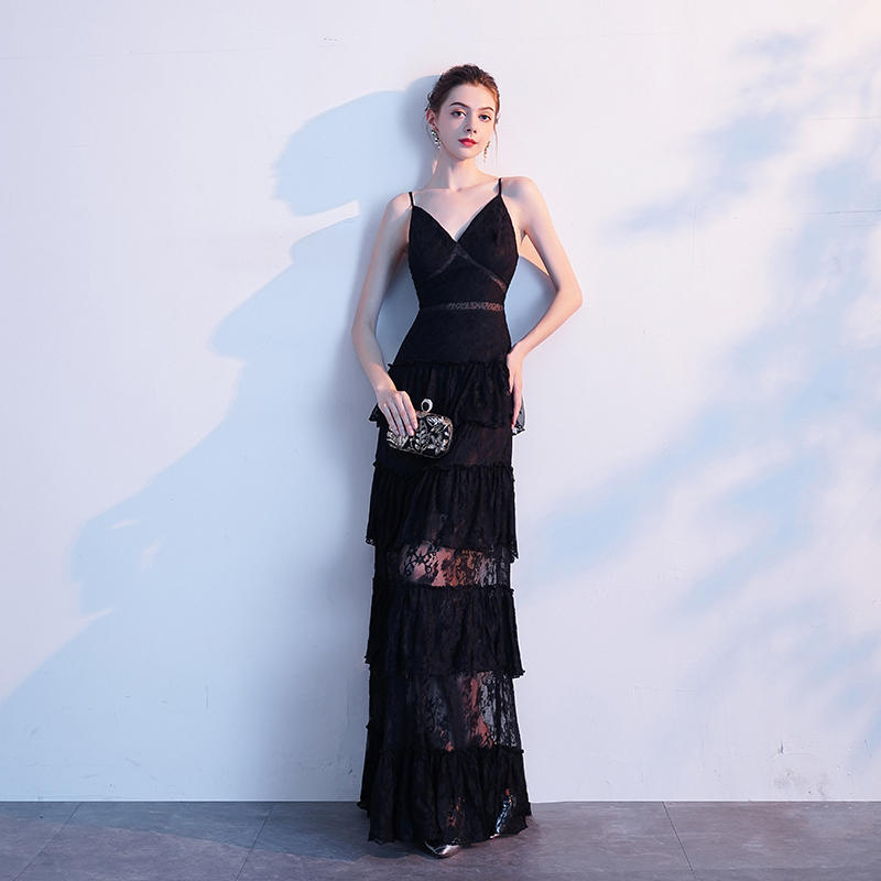 Robe de soirée noire à bretelles pour femme