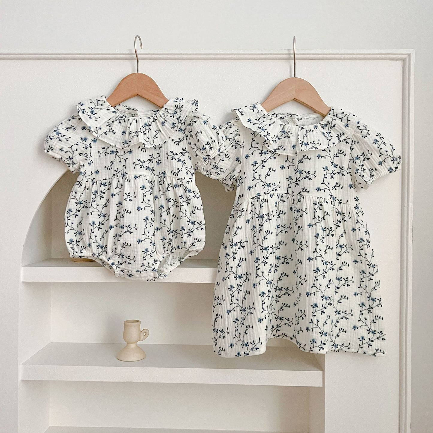 Vestido de niña pequeño con estampado floral y personalidad de moda