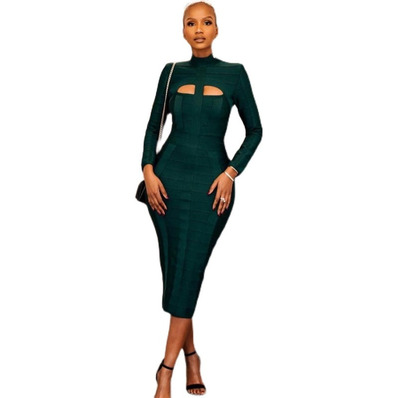 Robe bandage vert foncé à col montant et manches longues, coupe ajustée