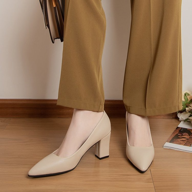 Tacones altos femeninos versátiles de moda