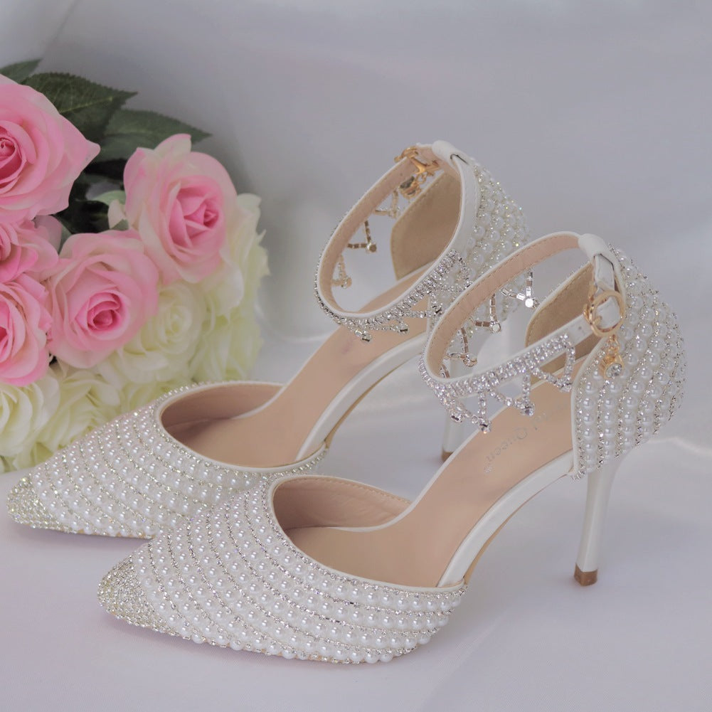 Zapatos de tacón alto con punta en punta y tacón de aguja con tiras de diamantes de imitación