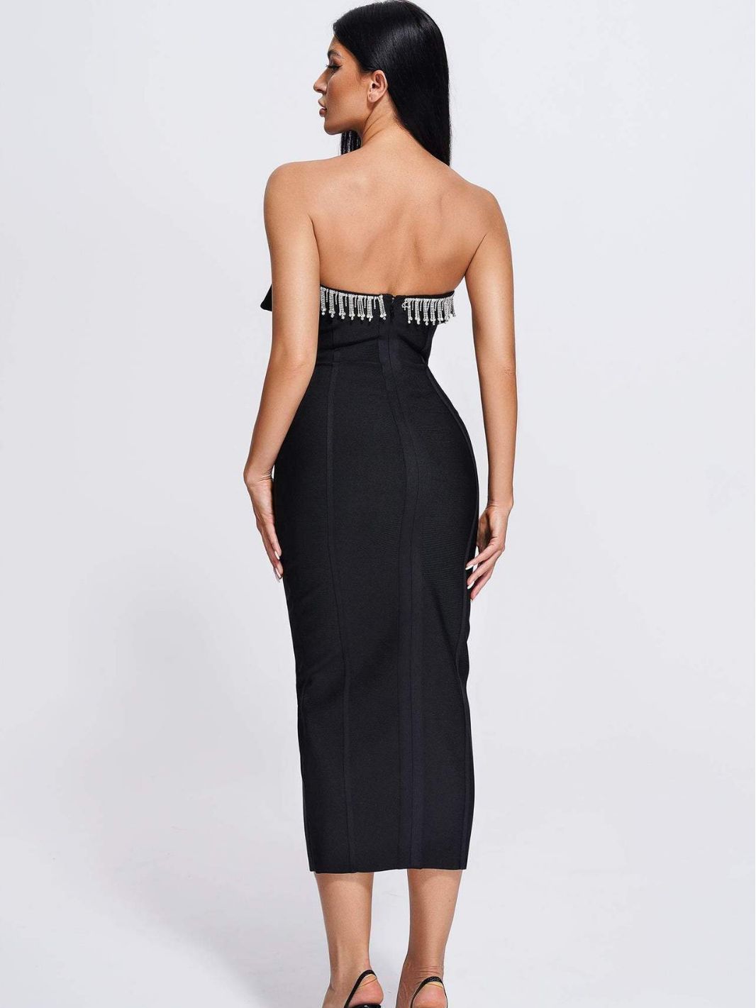 Robe une pièce noire à bretelles et paillettes pour femme