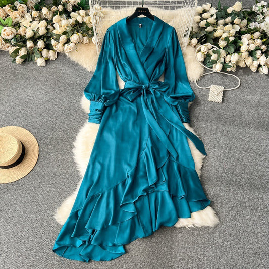 Robe jupe tailleur irrégulière à manches longues, lacets et volants