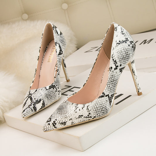 Chaussures à talons hauts et bout pointu à motif serpent et bouche peu profonde pour boîte de nuit