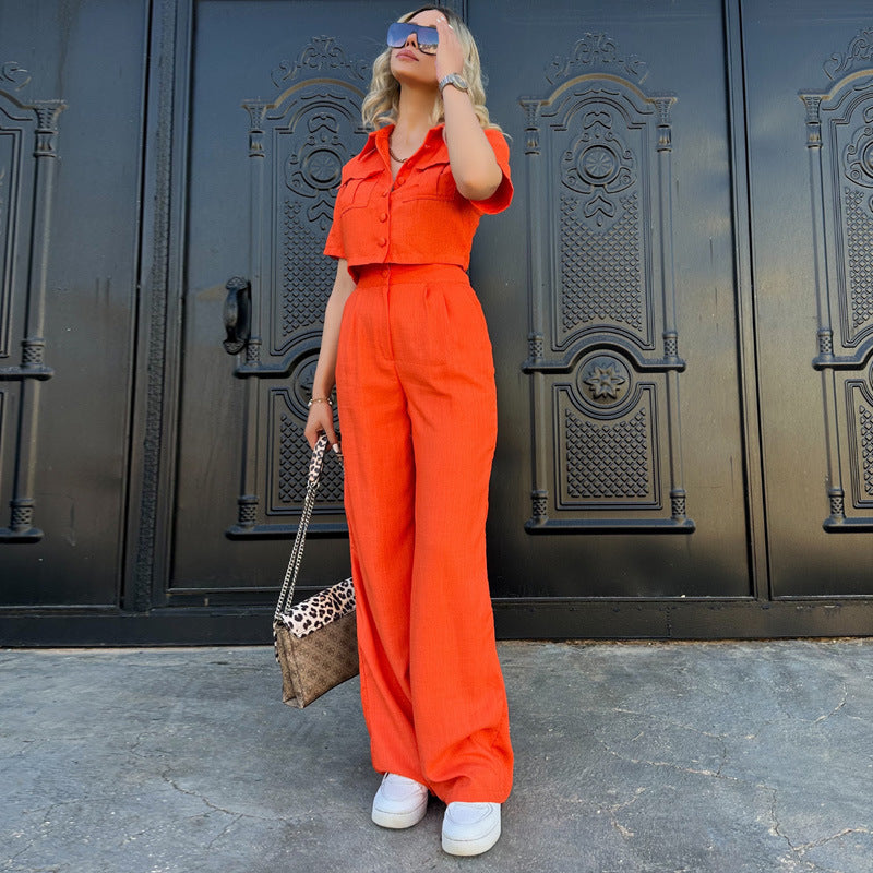 Traje de dos piezas elegante y moderno para mujer