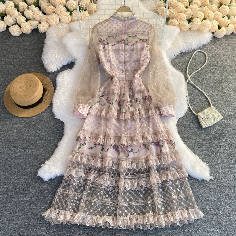 Robe élégante et raffinée en dentelle brodée