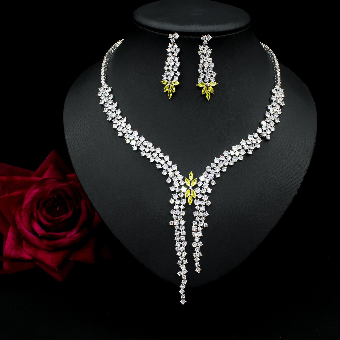 Conjunto de joyas de boda con collar y pendientes de circonitas