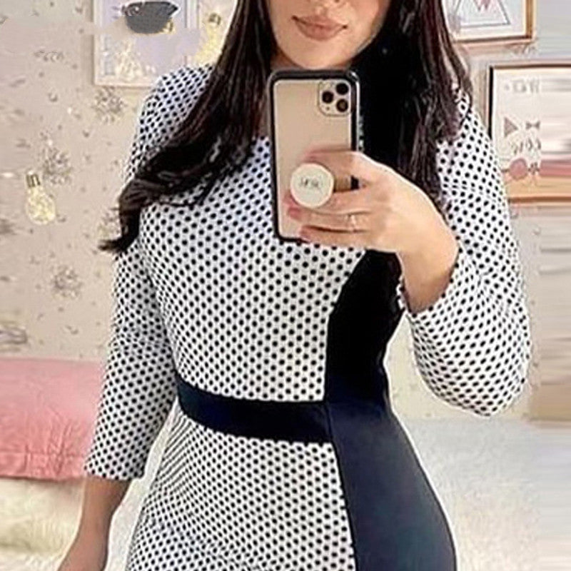 Robe à volants contrastés et imprimé à pois