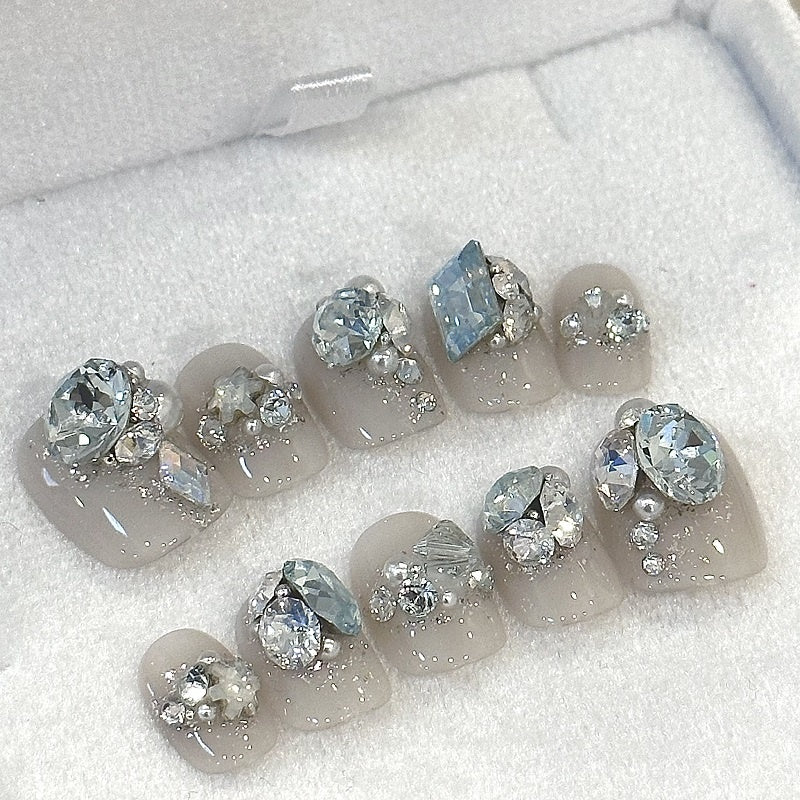 Personnalisation des pointes d'ongles à la main, style cool d'été