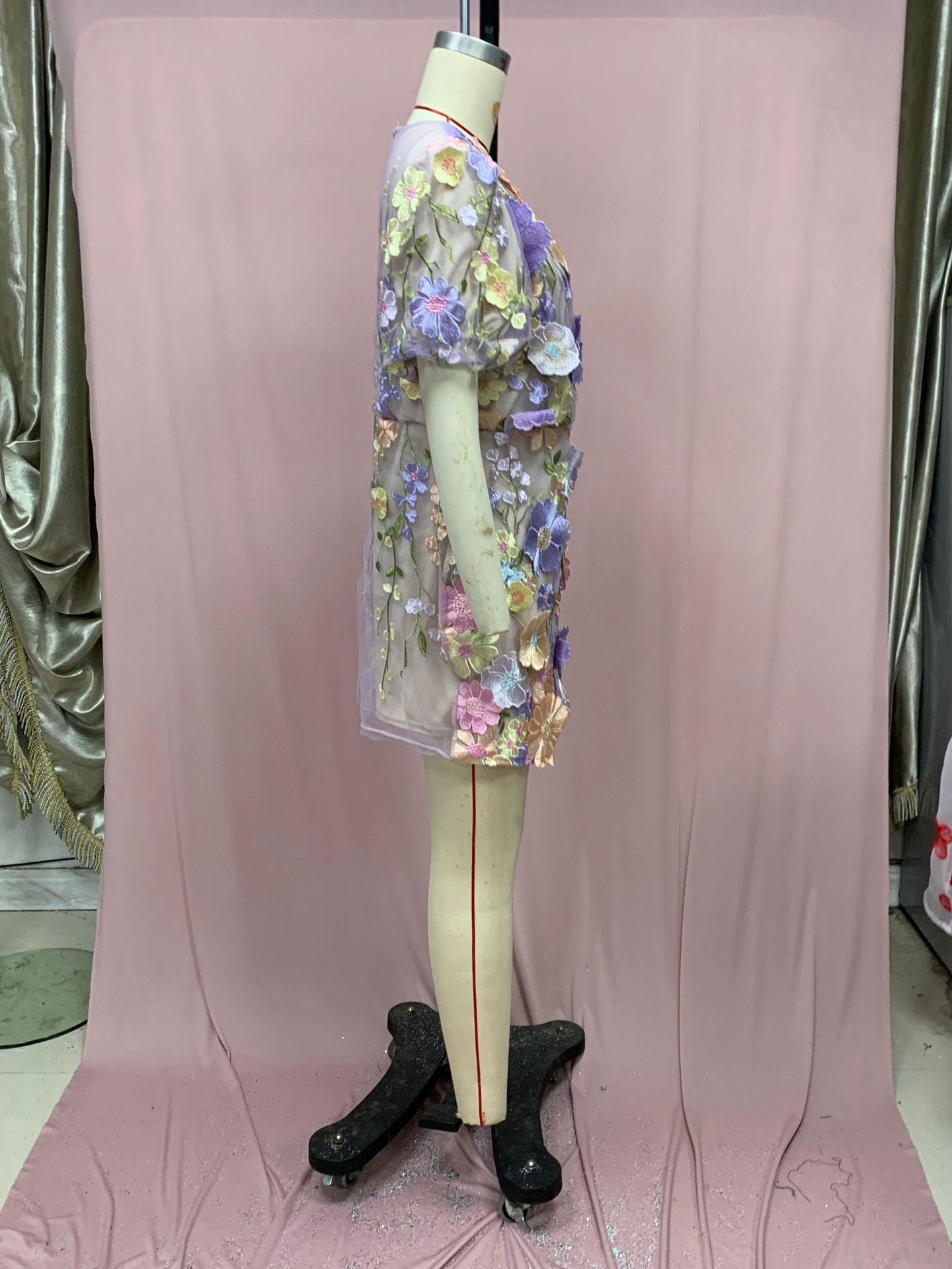 Robe élégante à col en V et manches lanternes pour femme, motif floral tridimensionnel