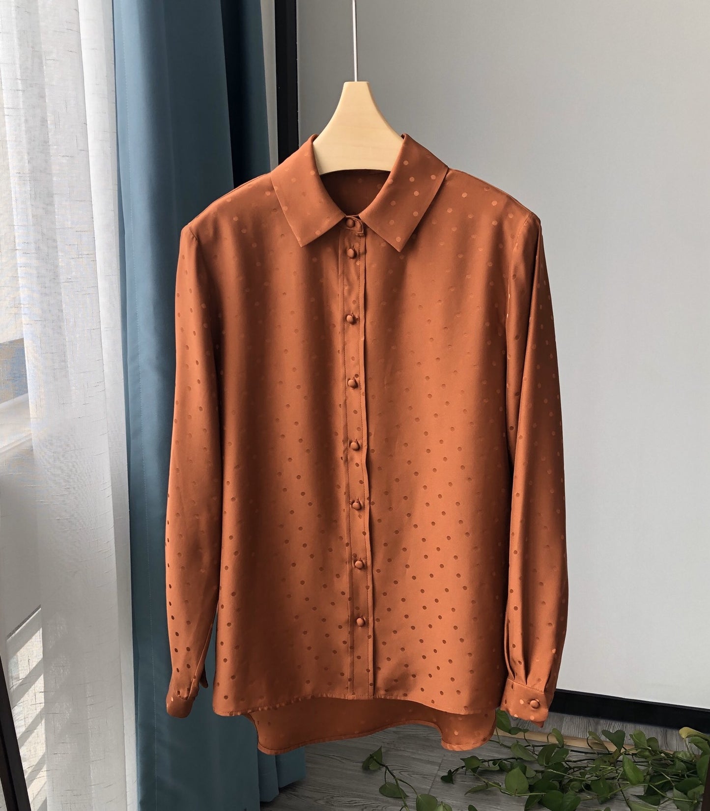 Chemise à manches longues en crêpe satin soyeux, ample et décontractée, style minorité française, revers brillant