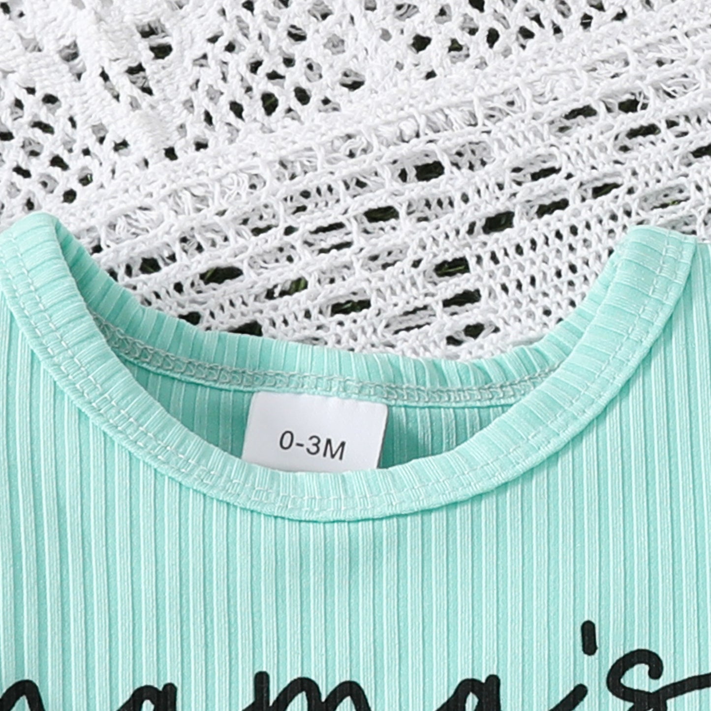 Ensemble short à rayures et manches en dentelle avec imprimé lettres