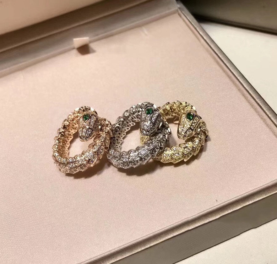 Conjunto de anillo y pulsera de serpiente con diamantes y microconjunto chapado en oro de latón