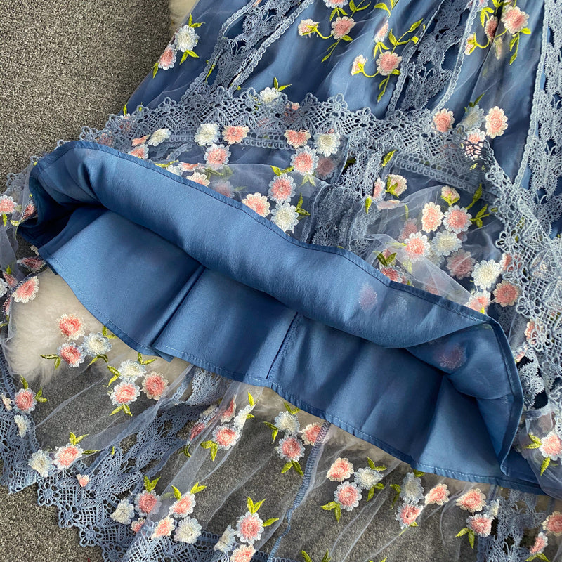 Vestido acampanado de gama alta bordado de malla delgada con cintura de temperamento elegante