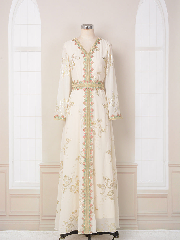 Robe blanche moderne en dentelle brodée dorée